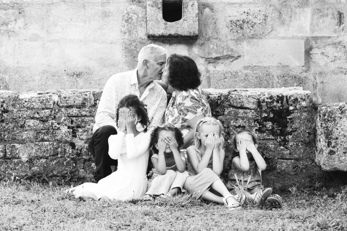 Shooting photo famille en extérieur à Saint-Ouen-l'Aumône près de Cergy et Pontoise réalisé par Lulu Photography.